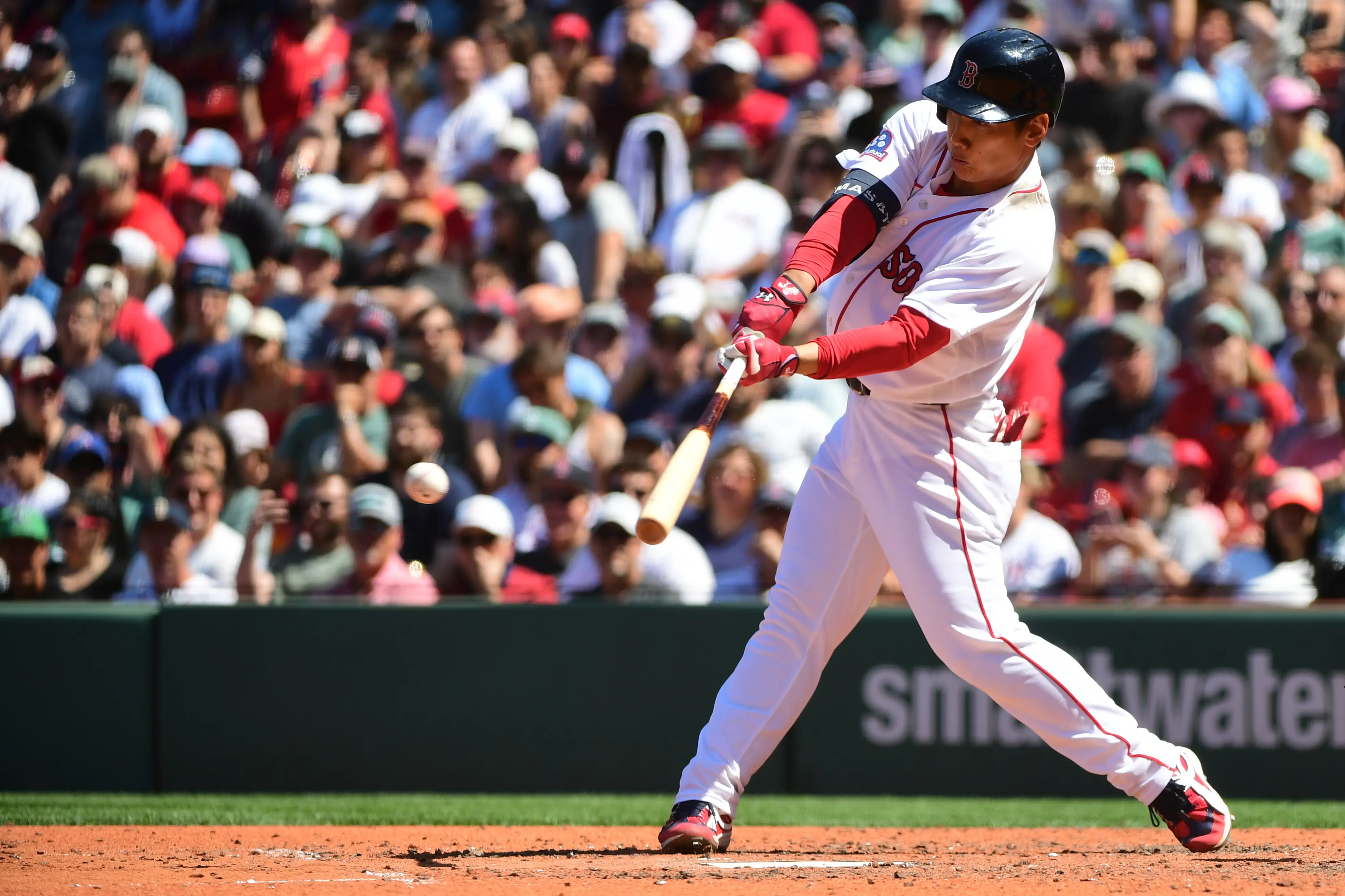 Boston Red Sox DH Masataka Yoshida hits single vs Tampa Bay Rays.