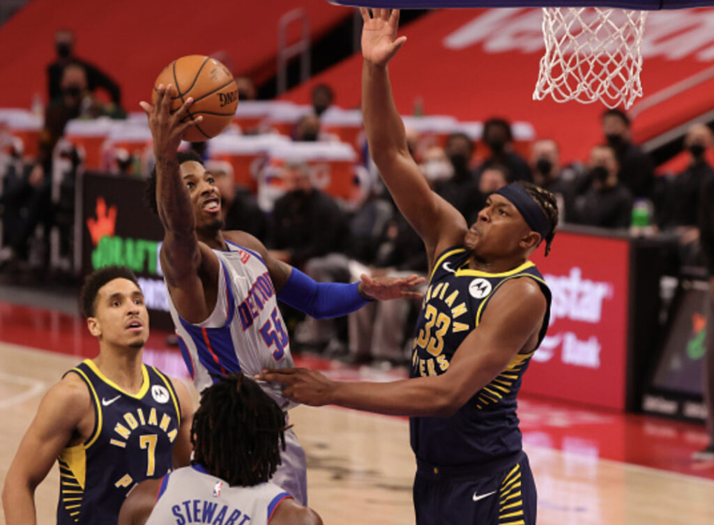 Should Mavs Trade 10th Pick in NBA Draft for Pacers' Myles Turner