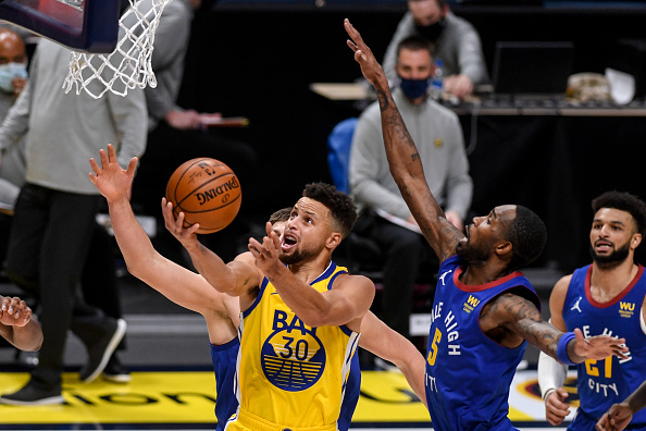 Stephen Curry is the frontrunner for the 2021-22 MVP award