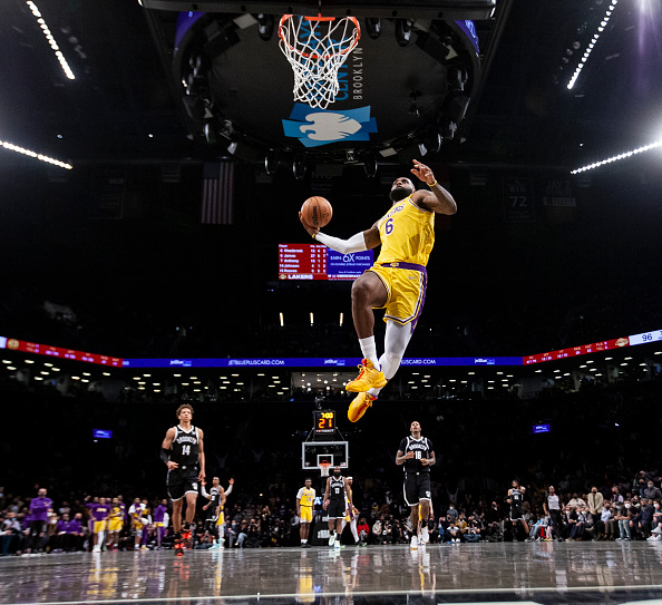 Jim Jackson of the Los Angeles Lakers stands on the court during the  News Photo - Getty Images