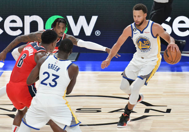 Stephen Curry handles the ball pressure as Draymond Green sets screen