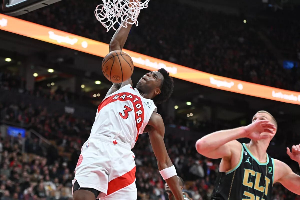 Toronto Raptors forward OG Anunoby (3) dunks over Charlotte Hornets center Mason Plumlee (24) in the second half at Scotiabank Arena. Mandatory Credit: Dan Hamilton-USA TODAY Sports