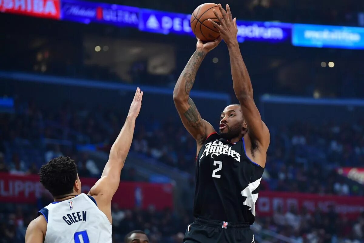 Los Angeles Clippers forward Kawhi Leonard (2) shoots against Dallas Mavericks forward Josh Green (8) during the first half at Crypto.com Arena. Mandatory Credit: Gary A. Vasquez-USA TODAY Sports