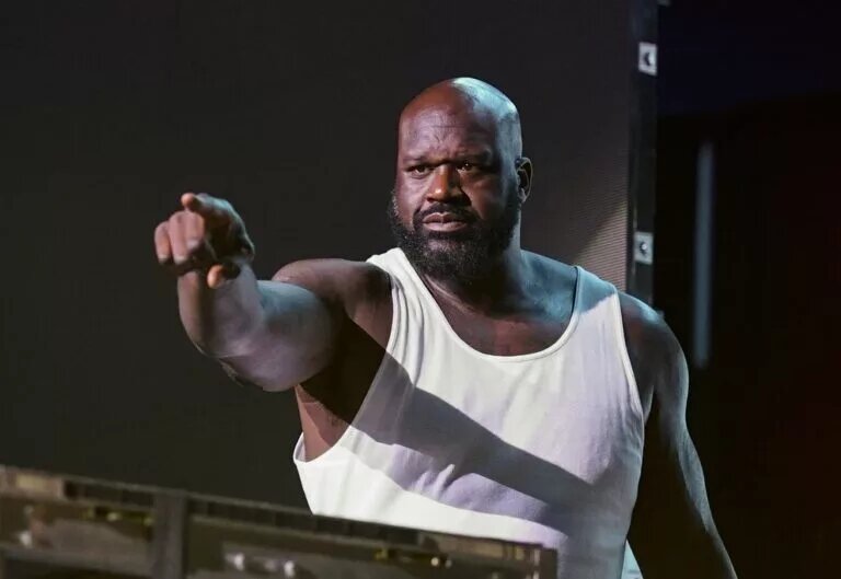 Shaquille O'Neal gives speech