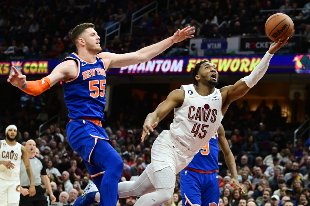 Cavs fall to Knicks, down 3-1 in series