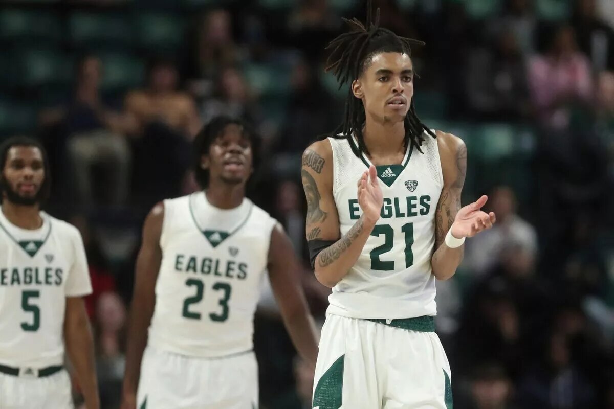 Eastern Michigan Eagles forward Emoni Bates claps on the court against the Ohio Bobcats on Tuesday, Jan. 31, 2023 in Ypsilanti. Emuoh 013123 Kd1687 Emoni Bates celebrates