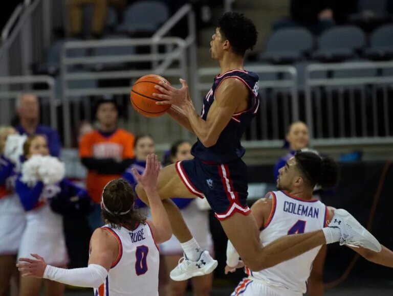 Belmont’s Ben Sheppard (22) jumps through Evansville’s Gabe Bobe (0) and Marvin Coleman II (4) as the University of Evansville Purple Aces play the Belmont University Bruins at Ford Center in Evansville, Ind., Wednesday, Jan. 25, 2023. Uevsbelmont 16