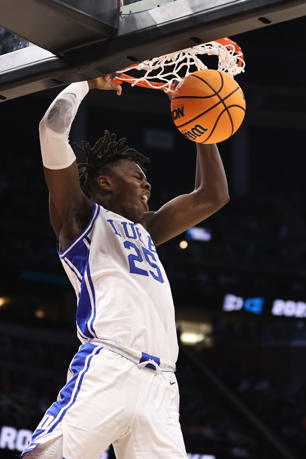 Mar 16, 2023; Orlando, FL, USA; Duke Blue Devils forward Mark Mitchell (25) dunks the ball during the first half against the Oral Roberts Golden Eagles at Amway Center. Mandatory Credit: Matt Pendleton-USA TODAY Sports