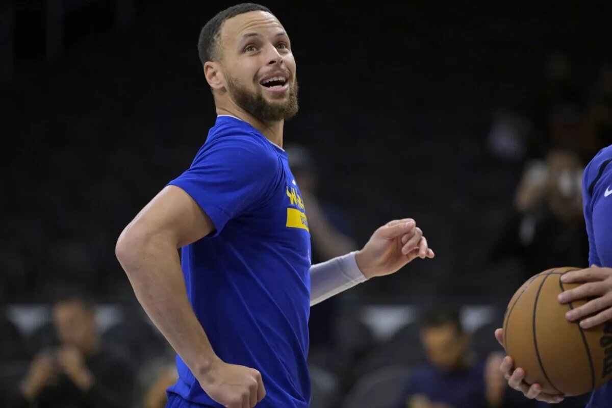 May 12, 2023; Los Angeles, California, USA; Golden State Warriors guard Stephen Curry (30) warms up prior to game six of the 2023 NBA playoffs against the Los Angeles Lakers at Crypto.com Arena. Mandatory Credit: Jayne Kamin-Oncea-USA TODAY Sports