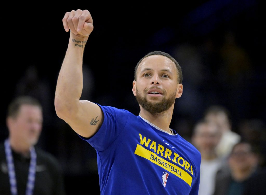 Por que Stephen Curry usa a camisa 30?