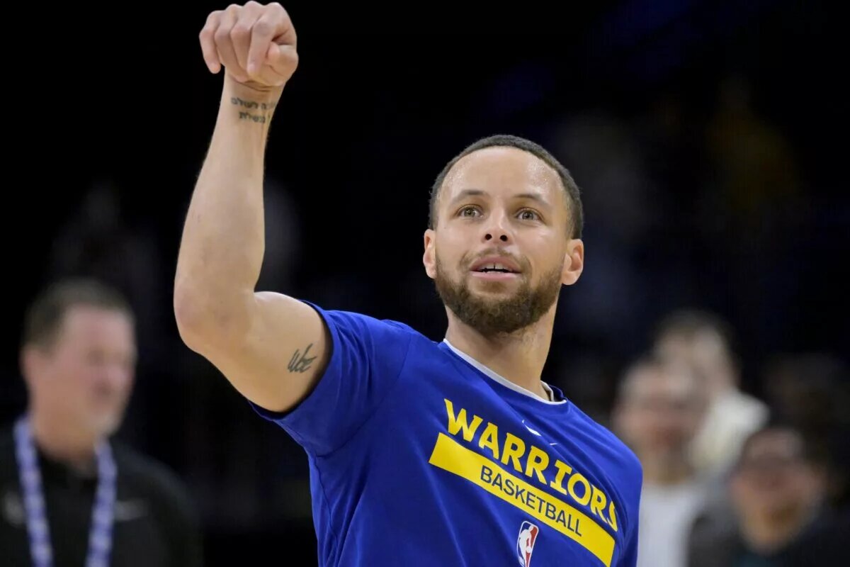 May 12, 2023; Los Angeles, California, USA; Golden State Warriors guard Stephen Curry (30) warms up prior to game six of the 2023 NBA playoffs against the Los Angeles Lakers at Crypto.com Arena. Mandatory Credit: Jayne Kamin-Oncea-USA TODAY Sports