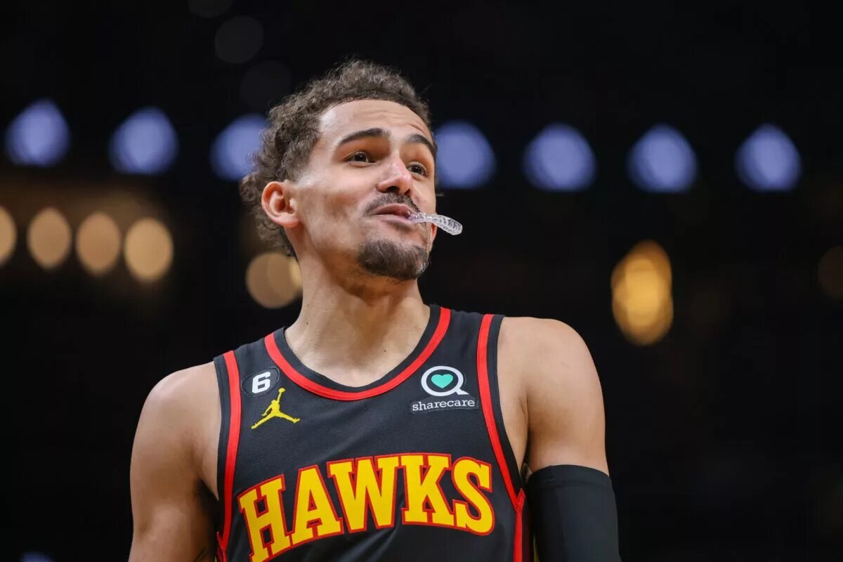 Los Angelés Lakers: Apr 27, 2023; Atlanta, Georgia, USA; Atlanta Hawks guard Trae Young (11) in action against the Boston Celtics in the second half during game six of the 2023 NBA playoffs at State Farm Arena. Mandatory Credit: Brett Davis-USA TODAY Sports