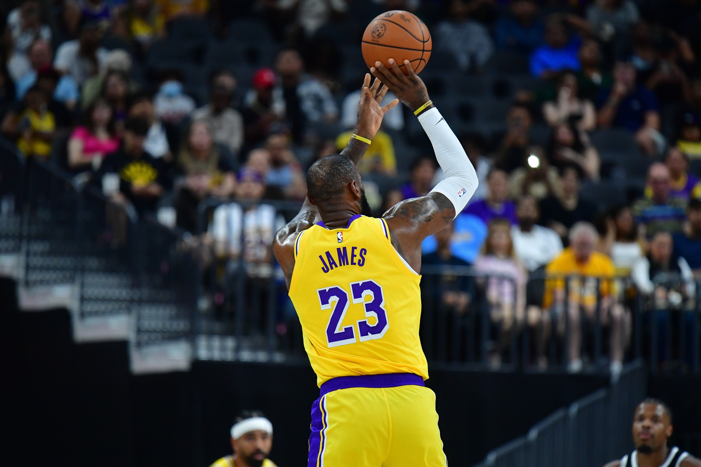 NBA players erupt as LeBron James breaks all-time scoring record
