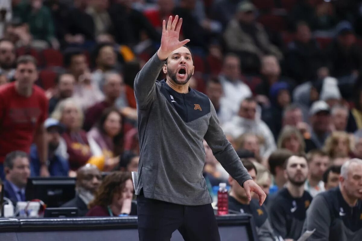 Mar 8, 2023; Chicago, IL, USA; Minnesota Golden Gophers head coach Ben Johnson directs his team against the Nebraska Cornhuskers during the second half at United Center. Mandatory Credit: Kamil Krzaczynski-USA TODAY Sports