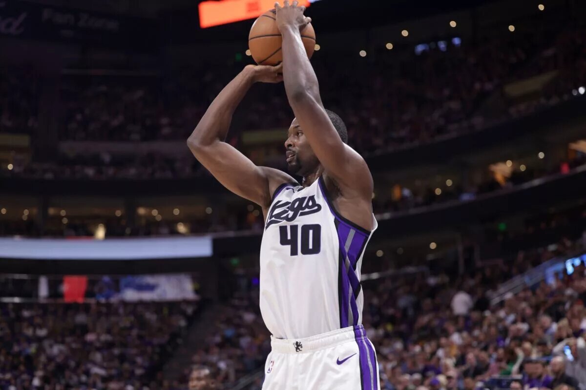Oct 25, 2023; Salt Lake City, Utah, USA; Sacramento Kings forward Harrison Barnes (40) shoots a three point shot during the second quarter against the Utah Jazz at Delta Center. Mandatory Credit: Chris Nicoll-USA TODAY Sports
