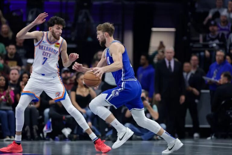 Sacramento Kings forward Domantas Sabonis (10) drives to the basket against Oklahoma City Thunder forward Chet Holmgren (7) during the first quarter at Golden 1 Center.