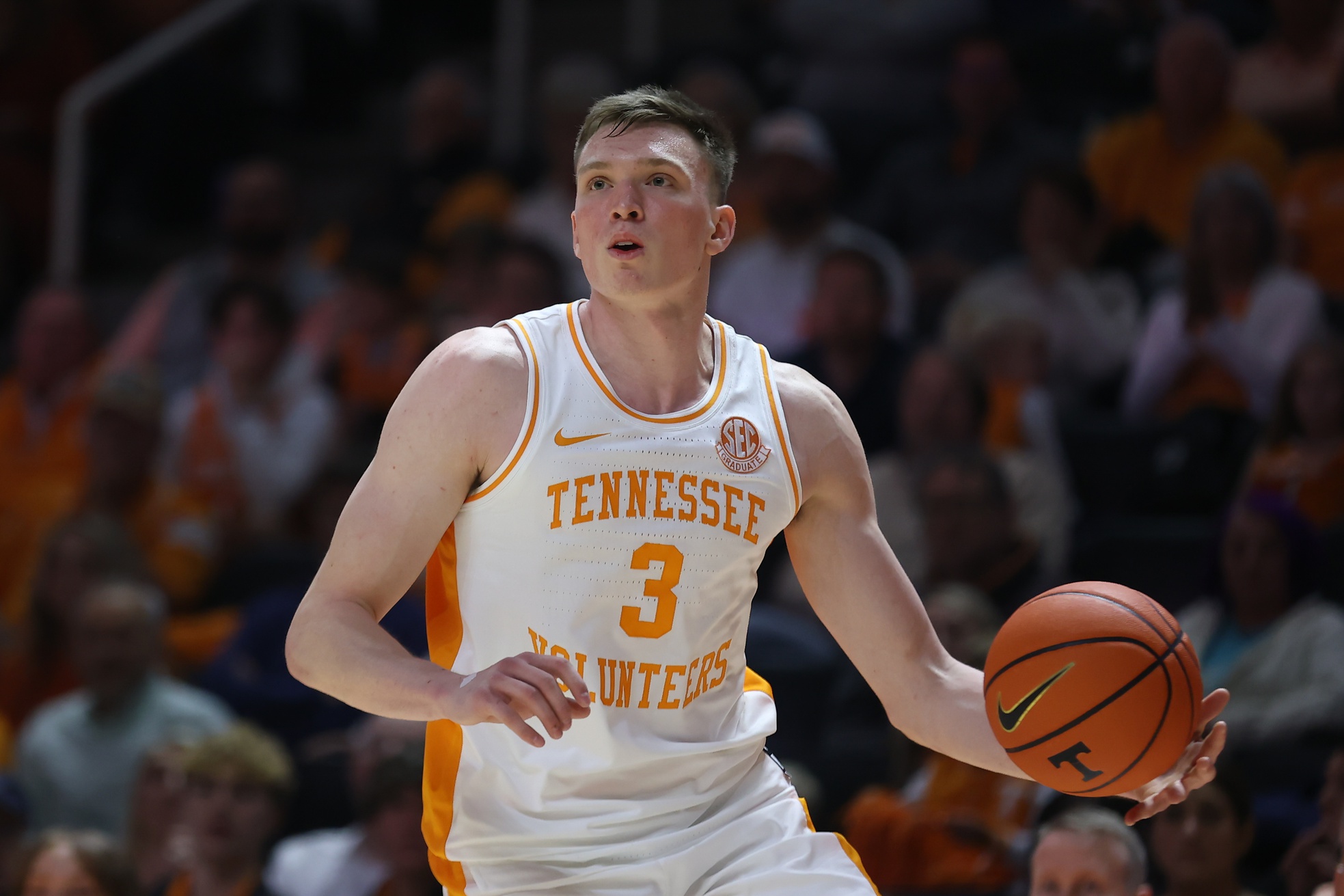 Tennessee Volunteers guard Dalton Knecht (3) moves the ball against the Wofford Terriers during the second half at Thompson-Boling Arena at Food City Center.