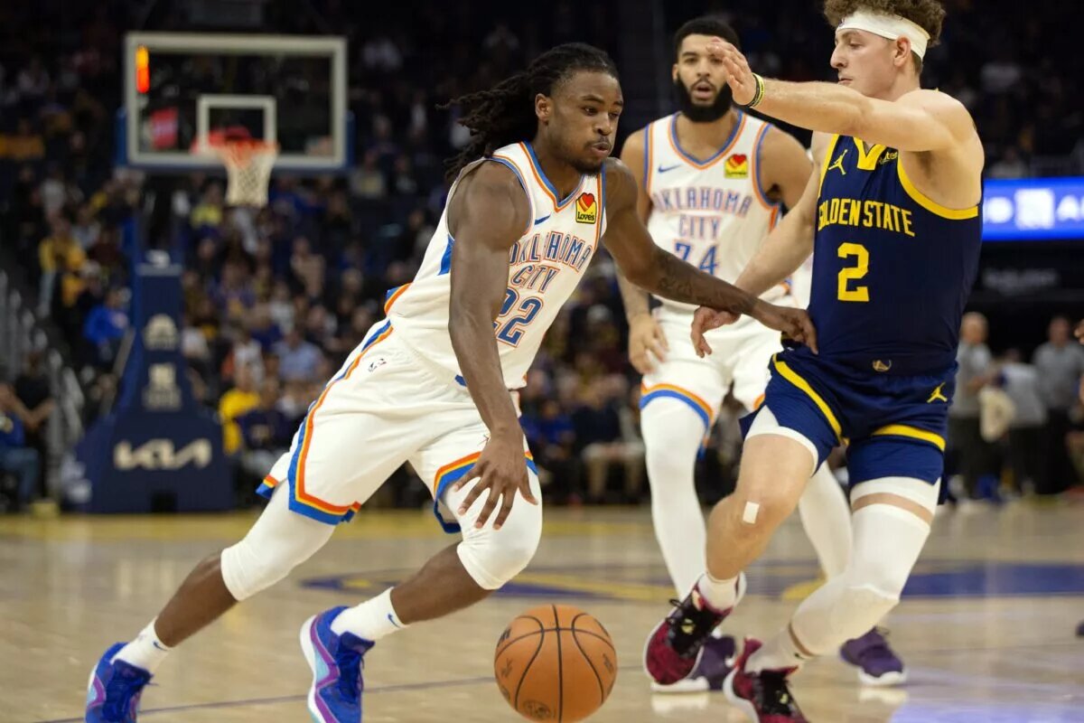 Oklahoma City Thunder guard Cason Wallace (22) drives past Golden State Warriors guard Brandin Podziemski (2) during the first quarter at Chase Center.