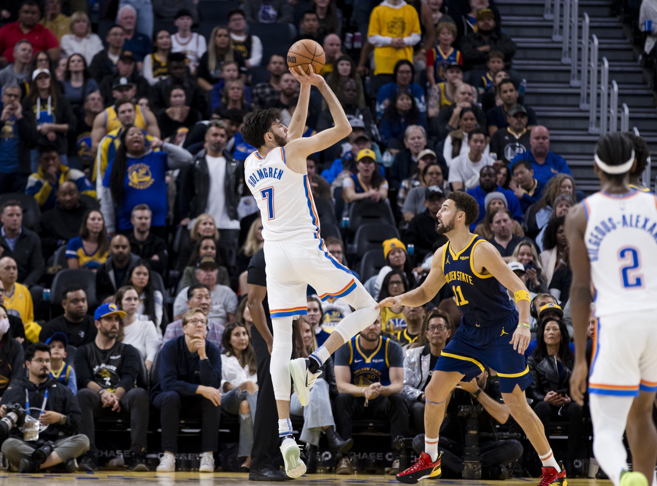 Oklahoma City Thunder center Chet Holmgren (7) attempts a shot while defended by Golden State Warriors guard Klay Thompson (11) during overtime at Chase Center.