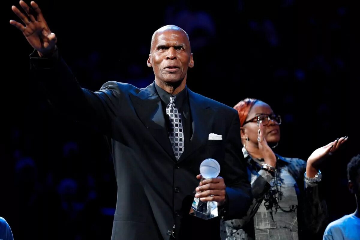 Robert Parish waves to the crowd after receiving the Sports Legacy Award on Monday, Jan. 20, 2020, before a game between the Grizzlies and Pelicans at the FedExForum in downtown Memphis.