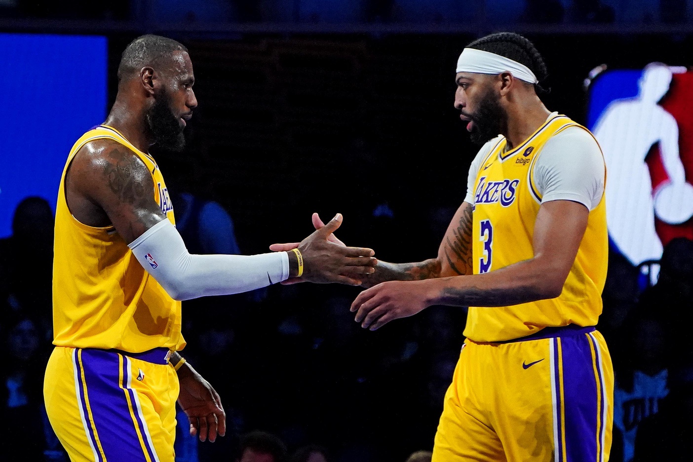 LeBron James leads the Los Angeles Lakers to the in-season tournament final.