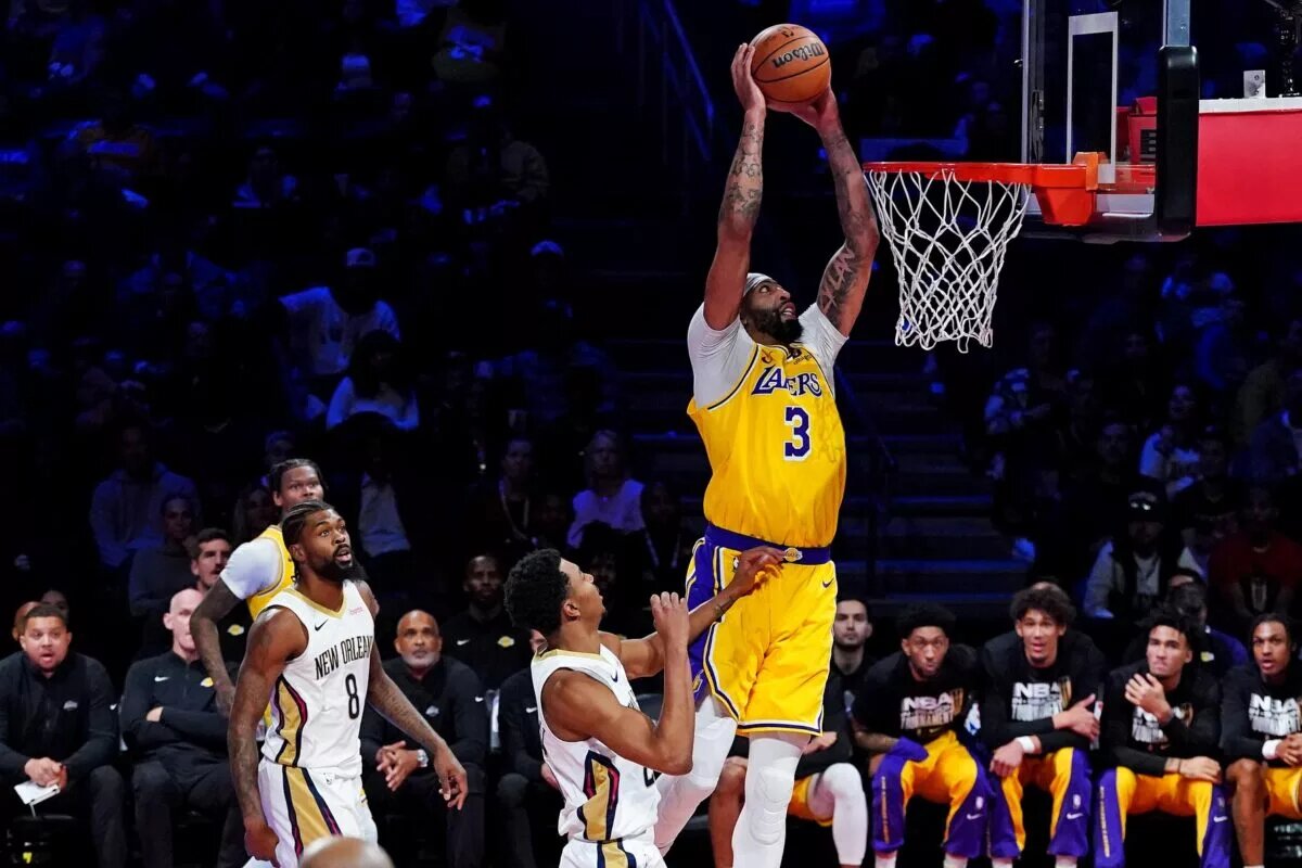 Los Angeles Lakers forward Anthony Davis (3) dunks the ball against New Orleans Pelicans forward Naji Marshall (8) in the NBA In Season Tournament Semifinal at T-Mobile Arena.