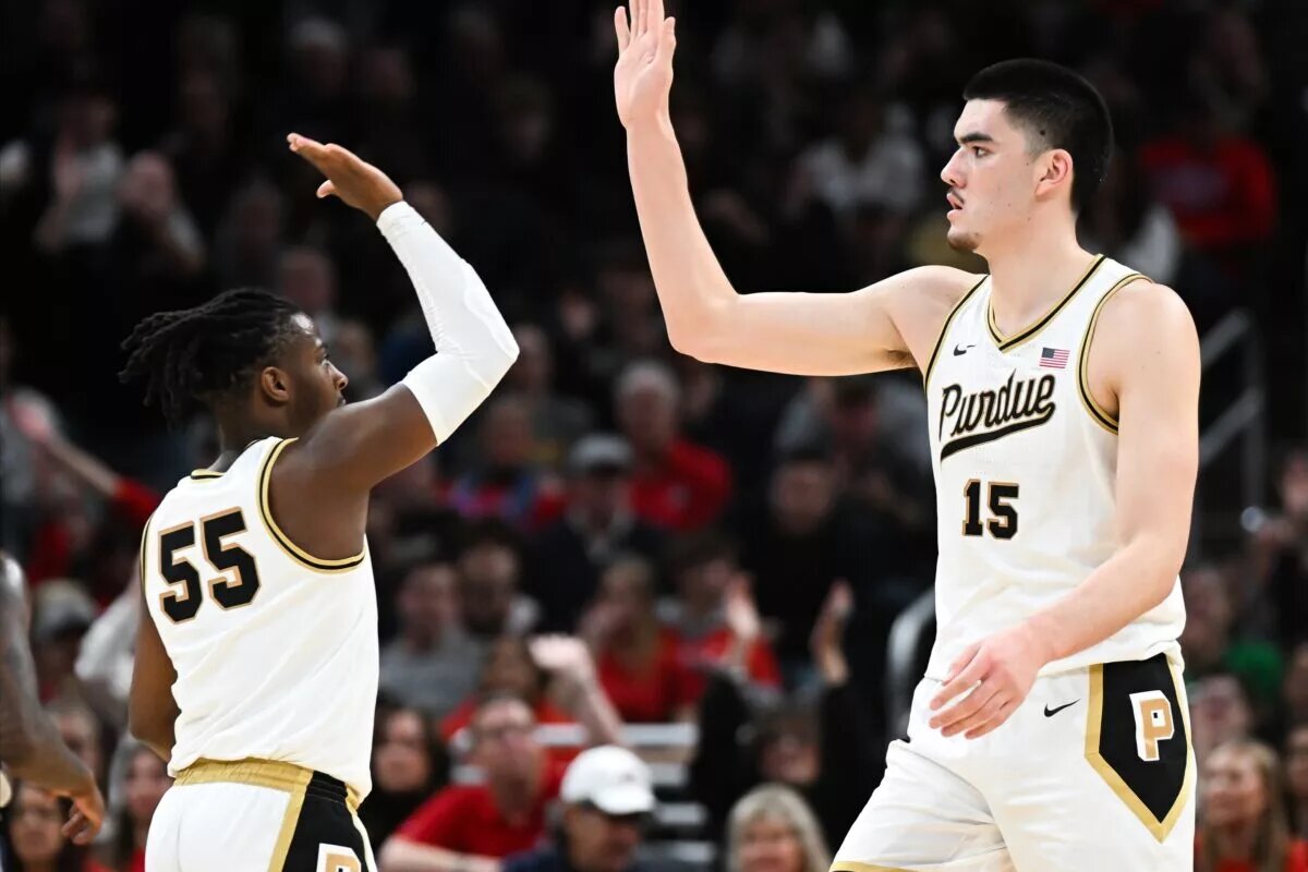 Zach Edey and Purdue are off to a dominant start.