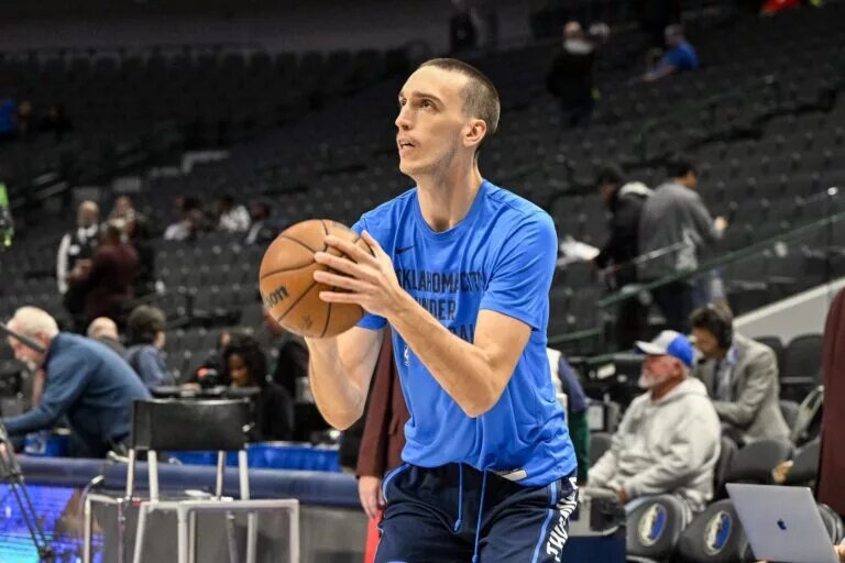 Oklahoma City Thunder forward Aleksej Pokusevski (17) warms up before the game between the Dallas Mavericks and the Oklahoma City Thunder at the American Airlines Center.
