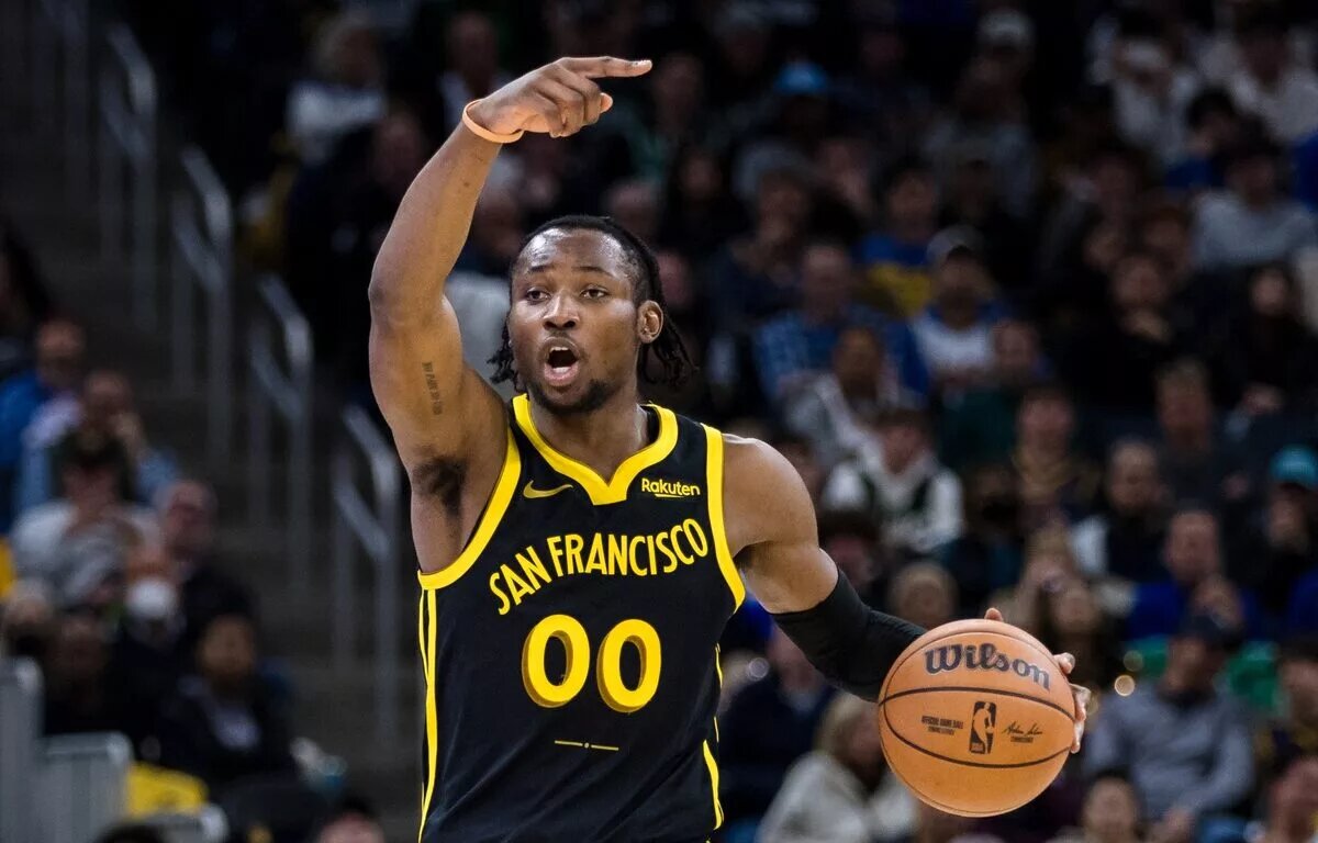 Golden State Warriors forward Jonathan Kuminga (00) signals against the Boston Celtics during the second half at Chase Center.