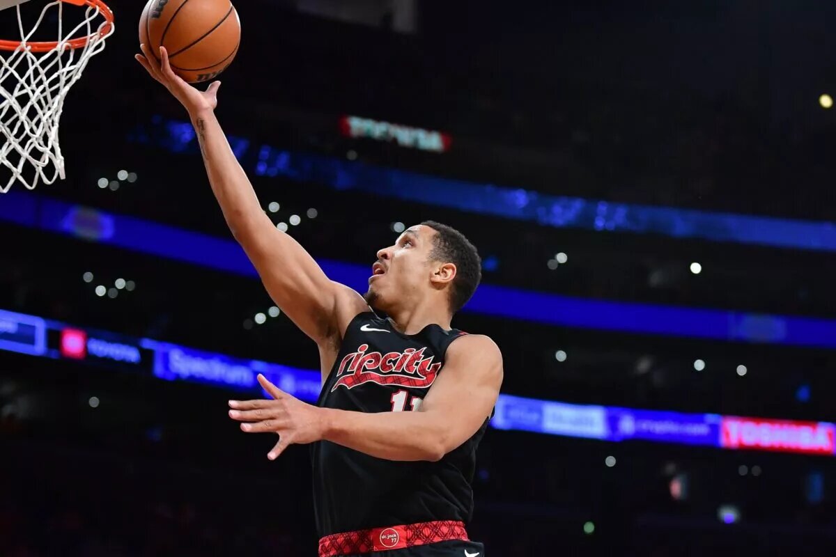 Portland Trail Blazers guard Malcolm Brogdon (11) moves to the basket against the Los Angeles Lakers during the first half at Crypto.com Arena.
