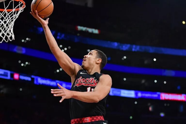 Portland Trail Blazers guard Malcolm Brogdon (11) moves to the basket against the Los Angeles Lakers during the first half at Crypto.com Arena.