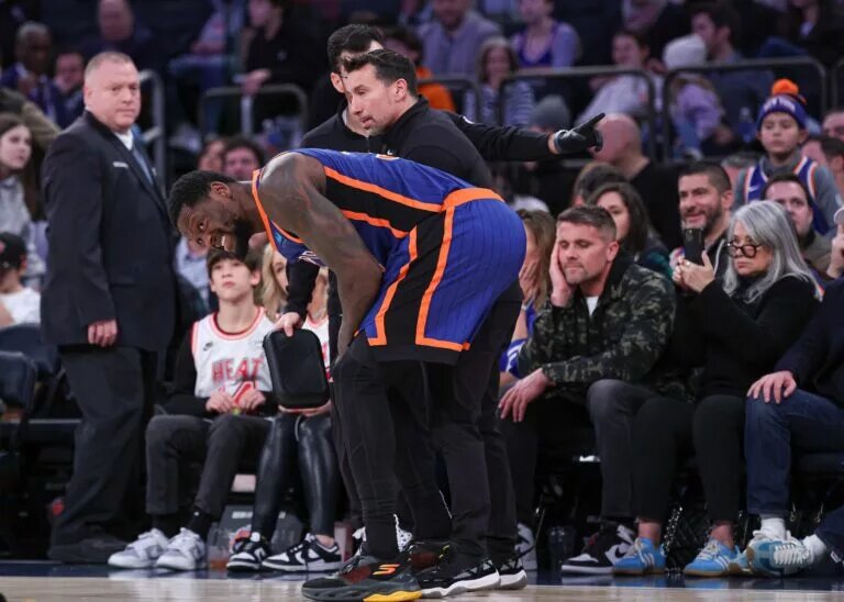 Julius Randle suffers dislocated shoulder and drastically changes Knicks outcomes.