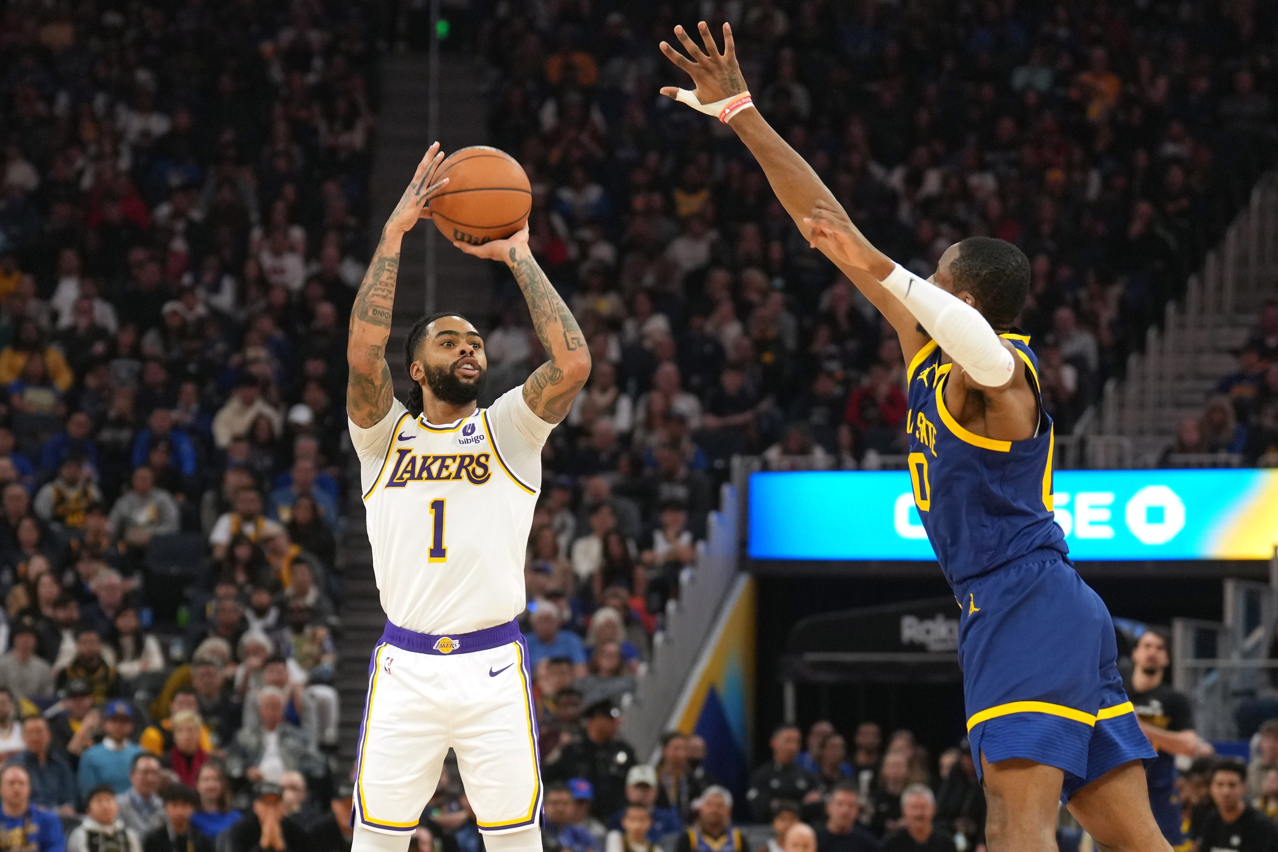 Los Angeles Lakers guard D'Angelo Russell (1) shoots against Golden State Warriors forward Jonathan Kuminga (right) during the first quarter at Chase Center.