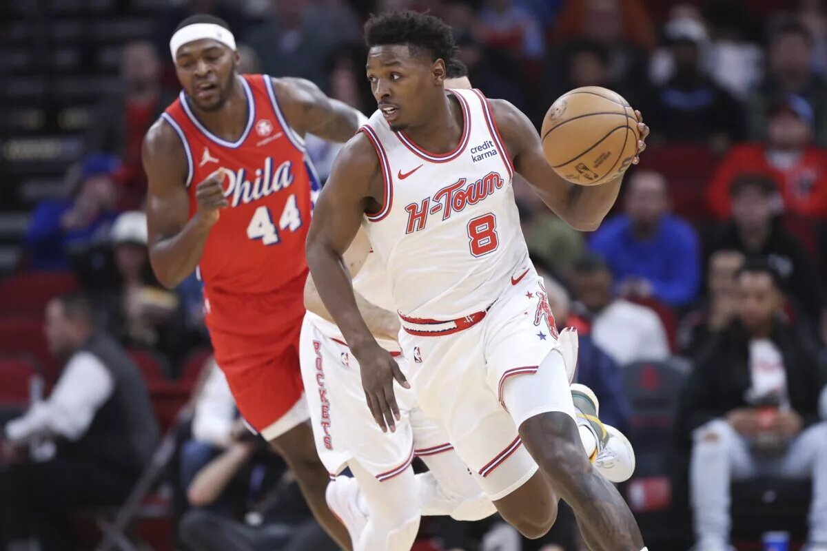 Dec 29, 2023; Houston, Texas, USA; Houston Rockets forward Jae'Sean Tate (8) drives with the ball on a fast break during the first quarter against the Philadelphia 76ers at Toyota Center. Mandatory Credit: Troy Taormina-USA TODAY Sports