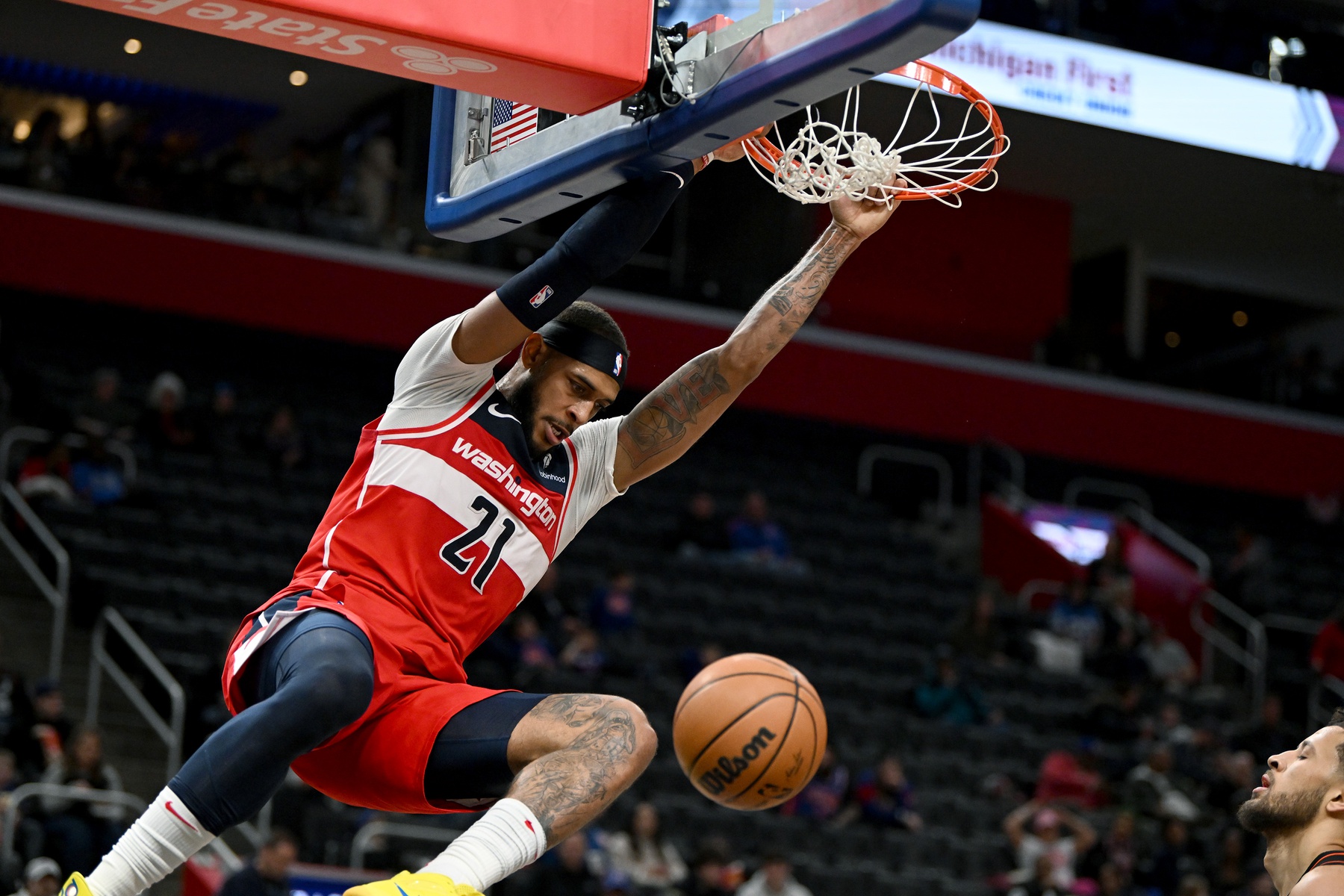 Washington Wizards center Daniel Gafford (21) dunks the ball against the Detroit Pistons in the third quarter at Little Caesars Arena.