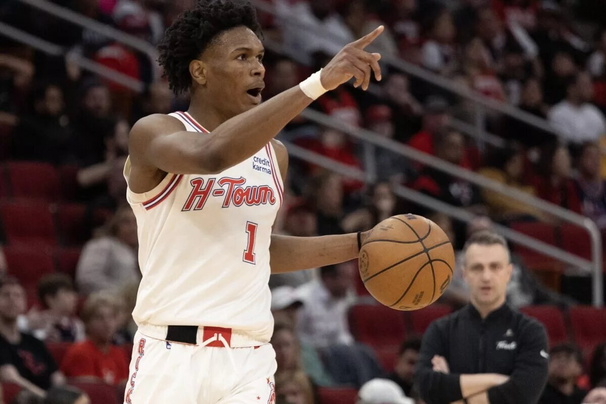 Houston Rockets forward Amen Thompson (1) reacts while dribbling against the Toronto Raptors in the fourth quarter at Toyota Center.