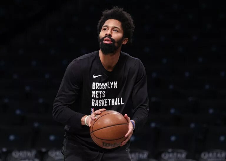 Brooklyn Nets guard Spencer Dinwiddie (26) warms up before the game against the Golden State Warriorss at Barclays Center.