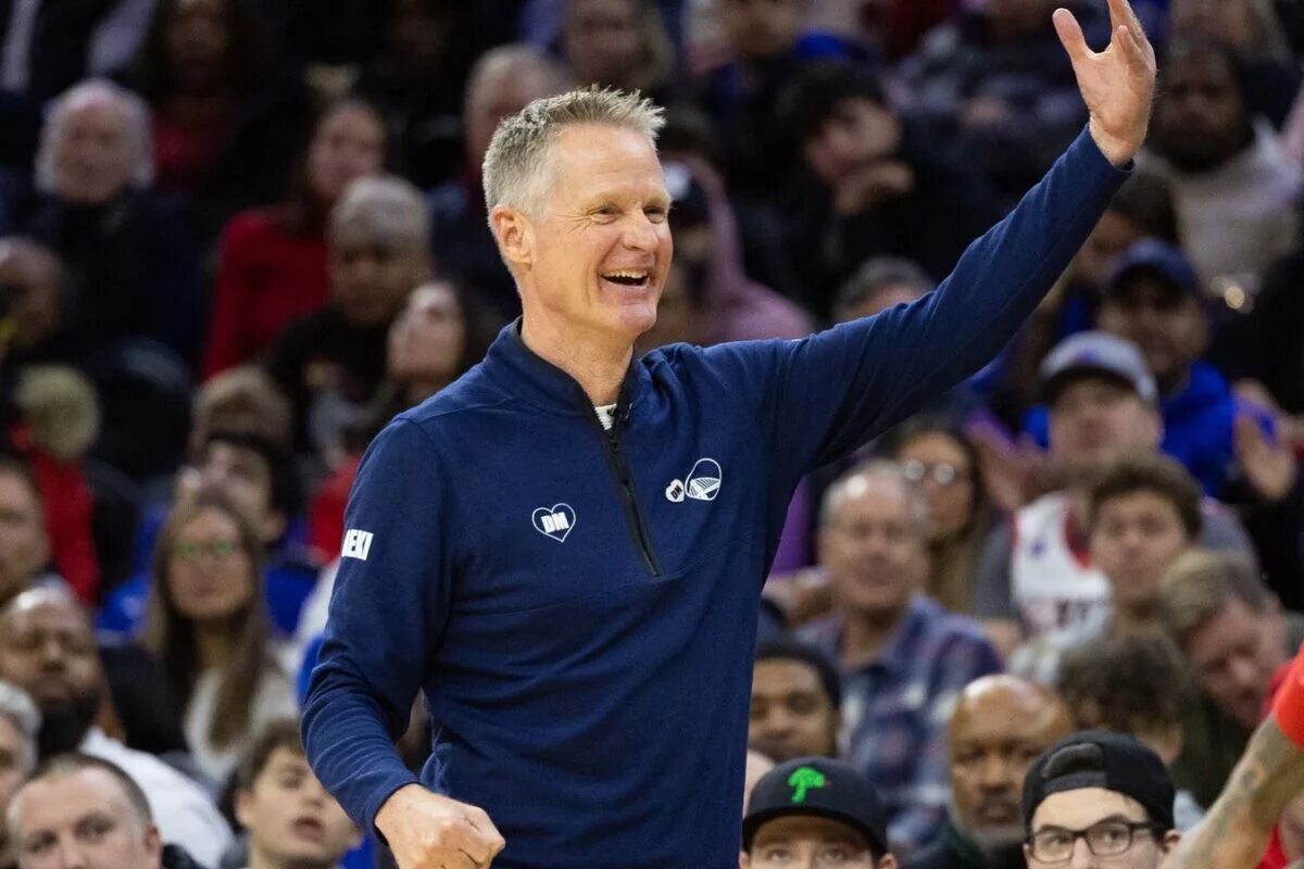 Golden State Warriors head coach Steve Kerr reacts after a score against the Philadelphia 76ers during the third quarter at Wells Fargo Center.