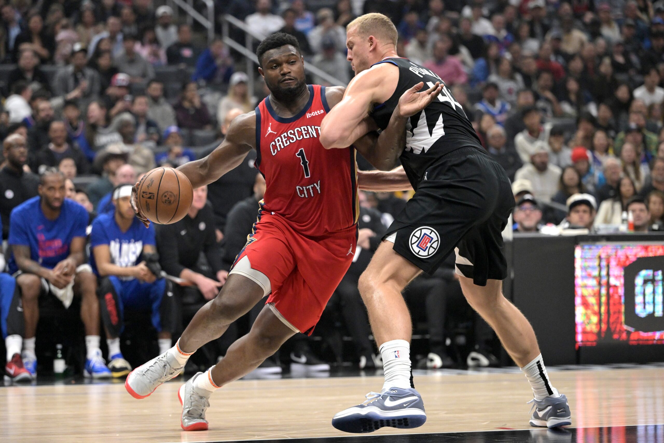 New Orleans Pelicans forward Zion Williamson (1) is defended by Los Angeles Clippers center Mason Plumlee (44) in the first half at Crypto.com Arena.