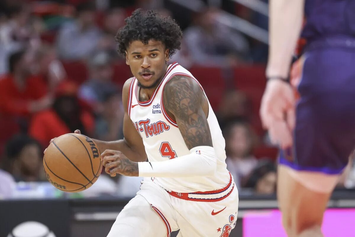 Houston Rockets guard Jalen Green (4) dribbles the ball during the first quarter against the Phoenix Suns at Toyota Center.