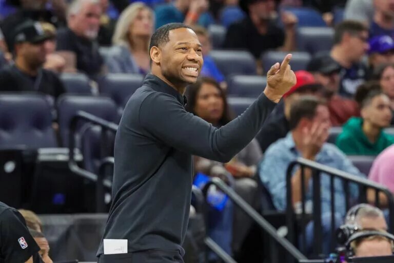 New Orleans Pelicans head coach Willie Green