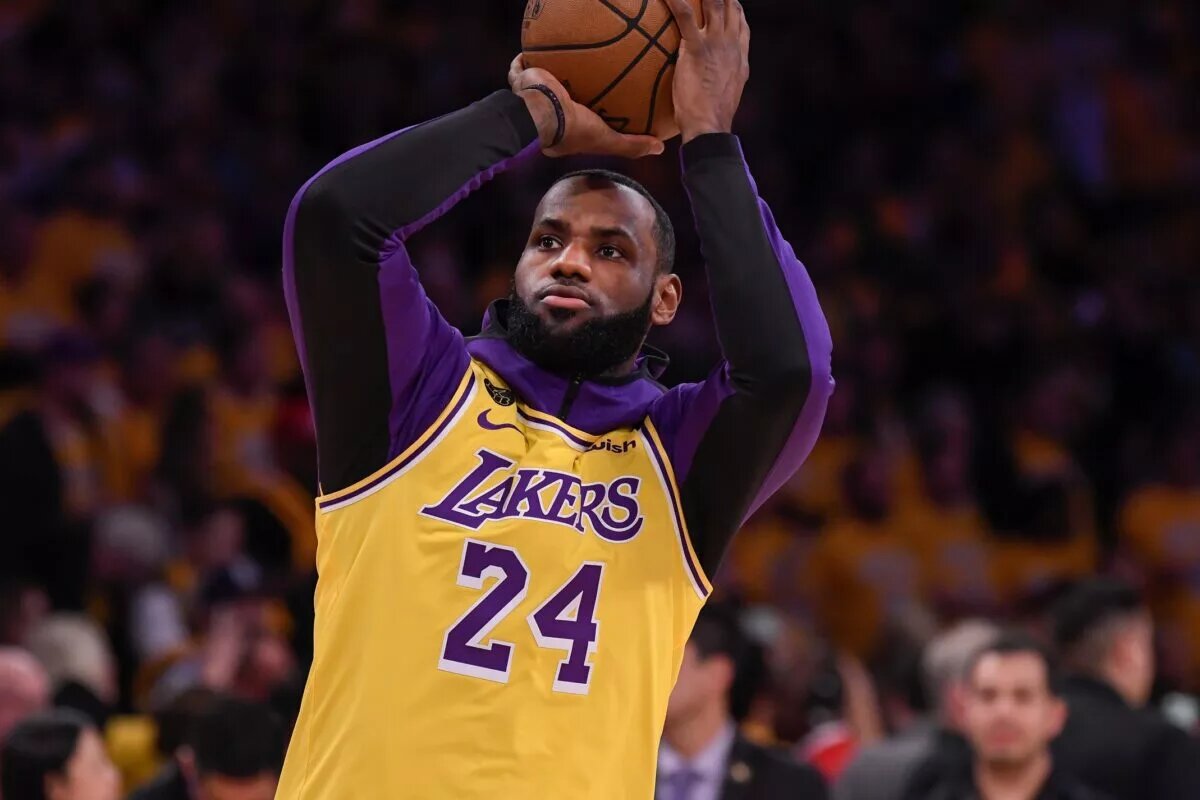 Los Angeles Lakers forward LeBron James in Kobe Bryant jersey