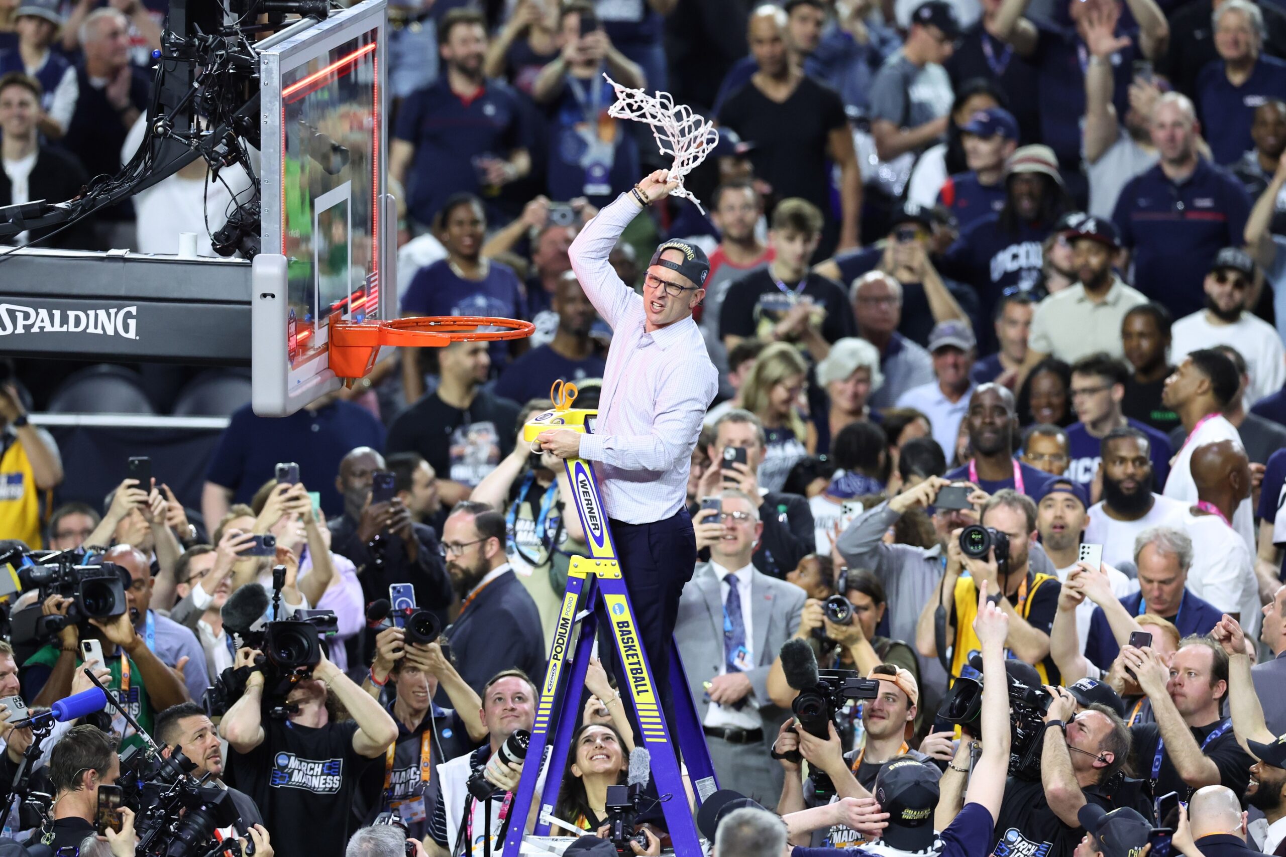 Dan Hurley trying to cut down nets again for 2024 NCAA Tournament champion predictions.