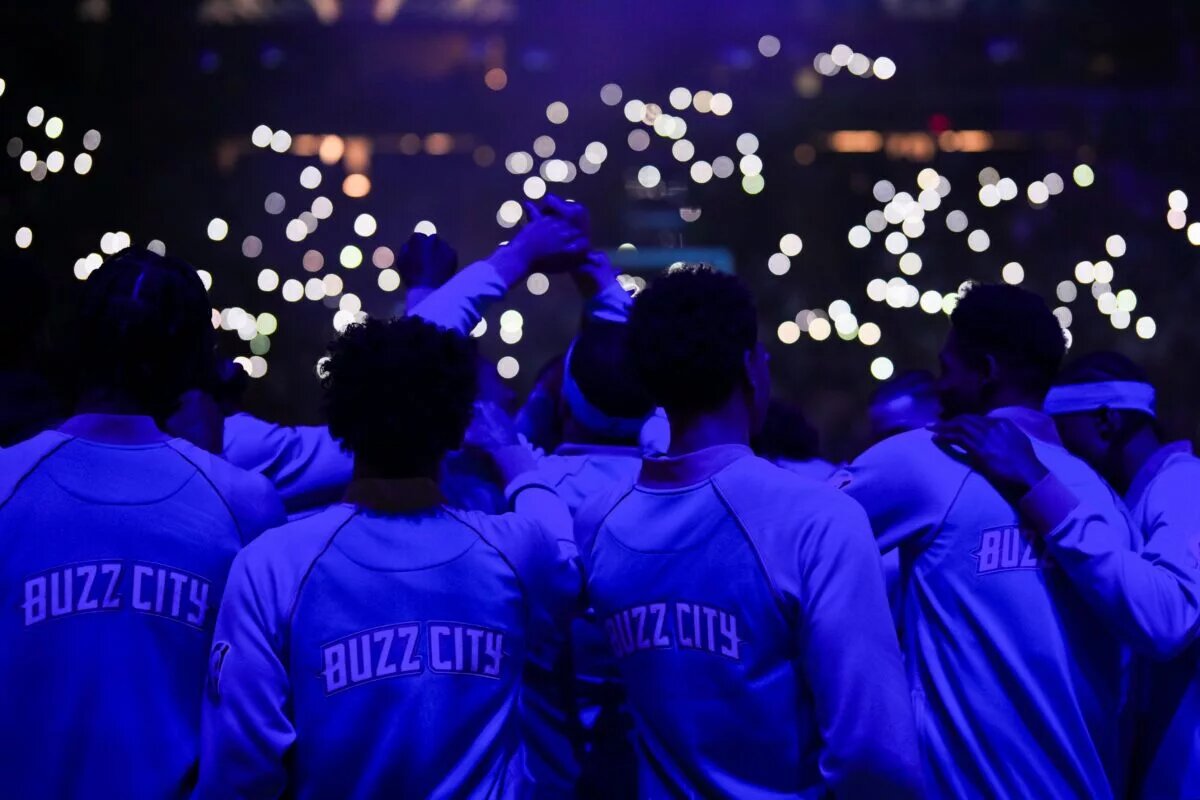 Charlotte Hornets players huddle up