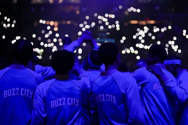 Charlotte Hornets players huddle up