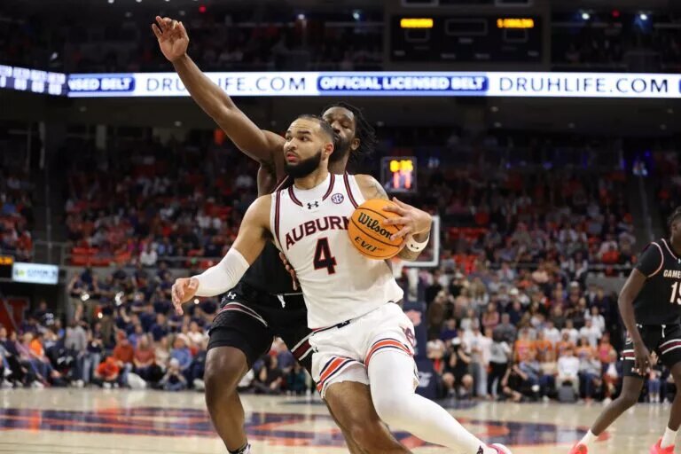 Auburn and South Carolina face off in the SEC tournament.