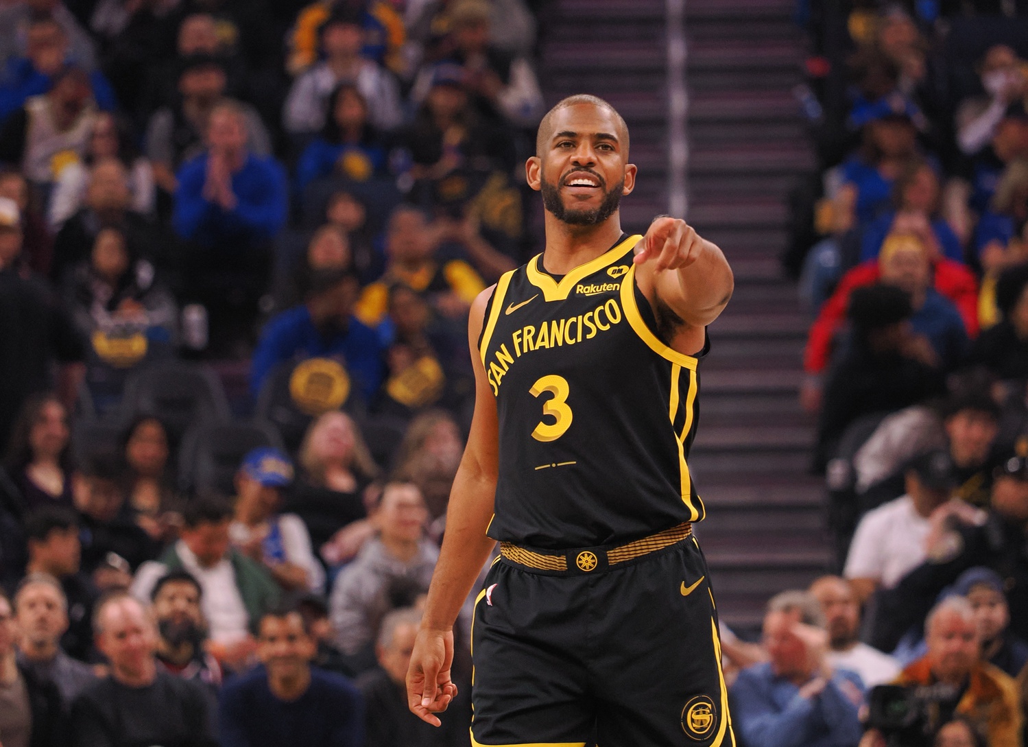 Mar 7, 2024; San Francisco, California, USA; Golden State Warriors guard Chris Paul (3) gestures to teammates during the first quarter against the Chicago Bulls at Chase Center. Mandatory Credit: Kelley L Cox-USA TODAY Sports