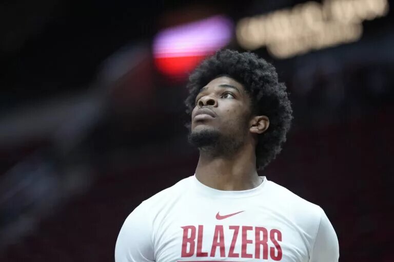 Portland Trail Blazers guard Scoot Henderson (00) warms up prior to a game against the Toronto Raptors at Moda Center.