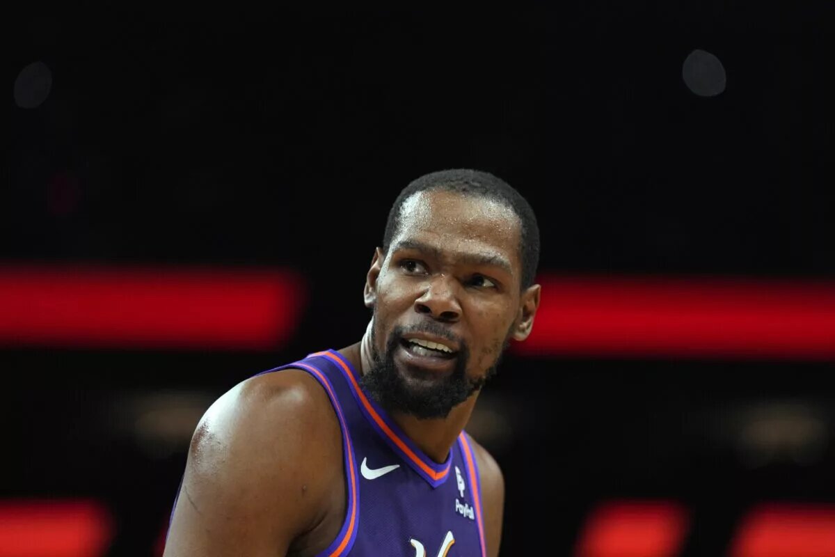 Mar 9, 2024; Phoenix, Arizona, USA; Phoenix Suns forward Kevin Durant (35) reacts against the Boston Celtics during the second half at Footprint Center. Mandatory Credit: Joe Camporeale-USA TODAY Sports
