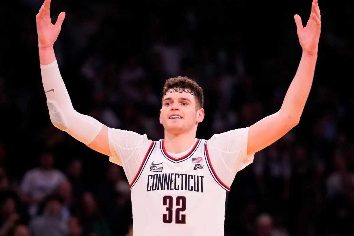 Connecticut Huskies center Donovan Clingan (32) celebrates as the clock winds down against Marquette Golden Eagles in the second half at Madison Square Garden.